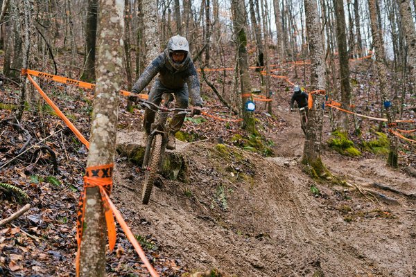 Découvrir le bhakti yoga : la voie de la dévotion ultime